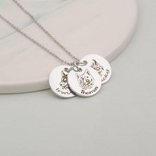 Carica l&#39;immagine nel visualizzatore di Gallery, T&amp;B Pet Portrait Name Necklace
