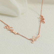 Carica l&#39;immagine nel visualizzatore di Gallery, T&amp;B  Name Necklace
