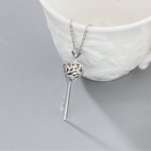 Carica l&#39;immagine nel visualizzatore di Gallery, Collane con PENDENTE CHIAVE A FORMA DI CUORE in argento sterling 925 personalizzato
