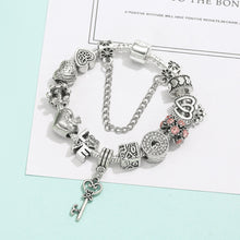 Carica l&#39;immagine nel visualizzatore di Gallery, T&amp;B Key of Love Bracelet
